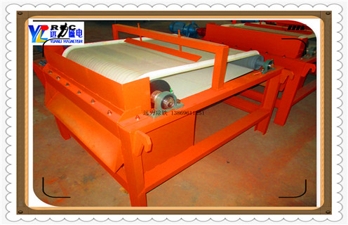 鐵礦干式磁選機，鐵礦干式磁選機磁性礦粒在磁力作用是什么？鐵礦錳礦干式磁選機_多滾筒干式磁選機出現(xiàn)被異物擊穿時怎么處理？工作視頻皮帶及結構價格